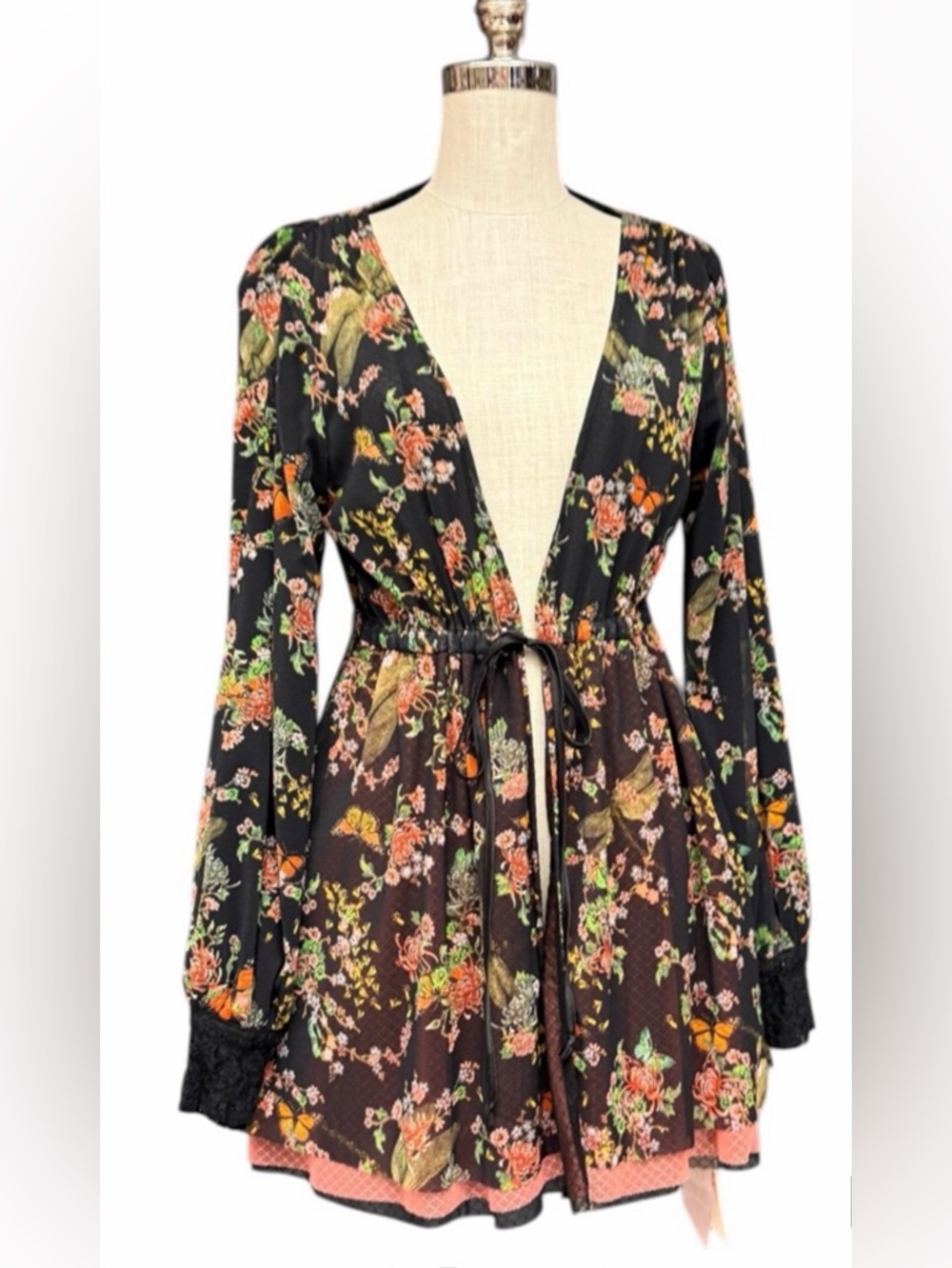 🔘We are HAH - Floral Black Kimono top / robe